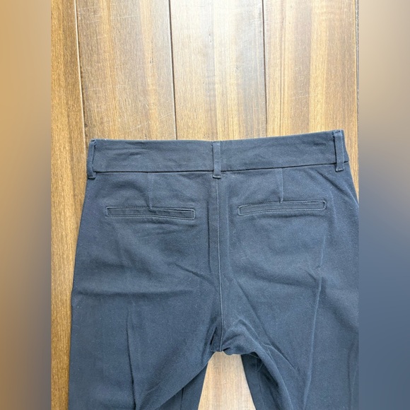 Old Navy size 2 Black Pixie Never Fade Straight Leg Slim Fit Pants Low Rise - Picture 7 of 11